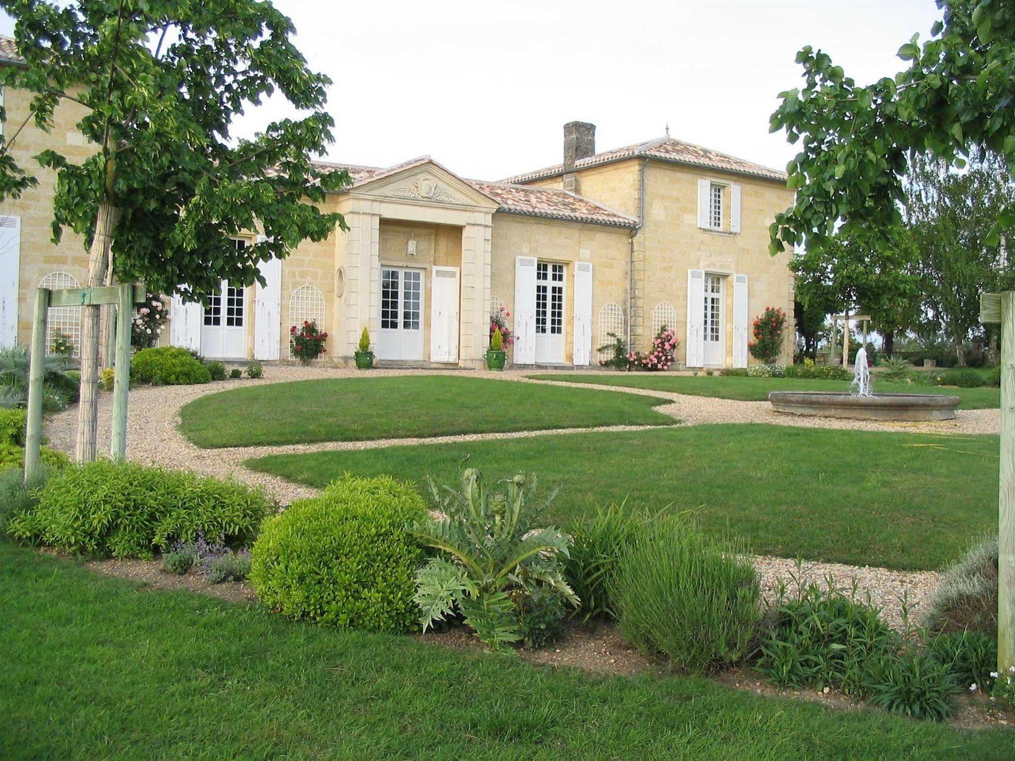 Chateau Belles Graves Acomodação com café da manhã Pomérols Exterior foto